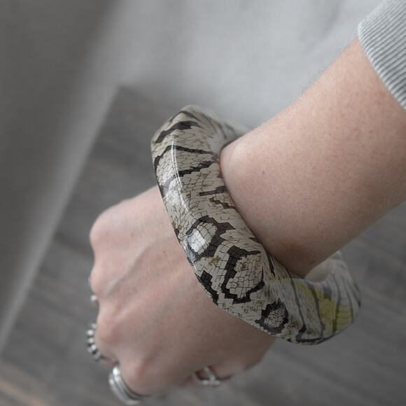 Vintage KJL Kenneth Jay Lane Bangle Bracelet Chunky Snakeskin Black White 1980s - Picture 11 of 12